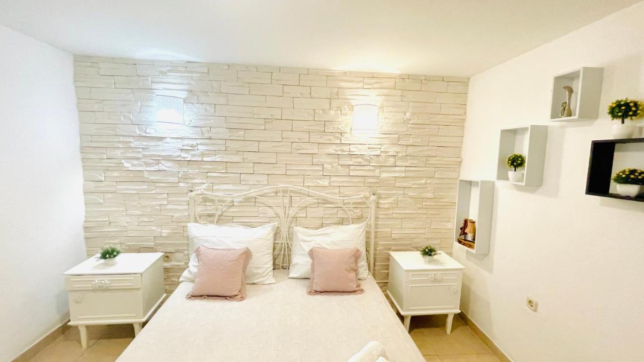 Colorful And Happy Apartment Sukosan - With Parking ภายนอก รูปภาพ