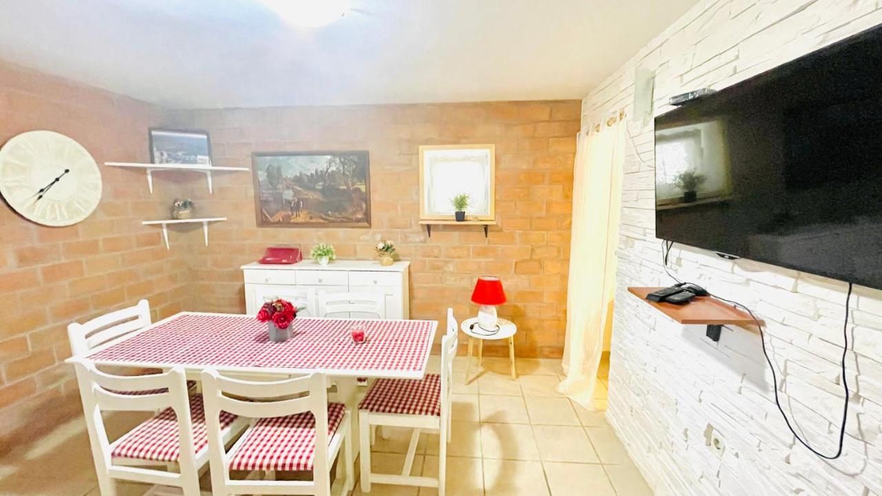 Colorful And Happy Apartment Sukosan - With Parking ภายนอก รูปภาพ