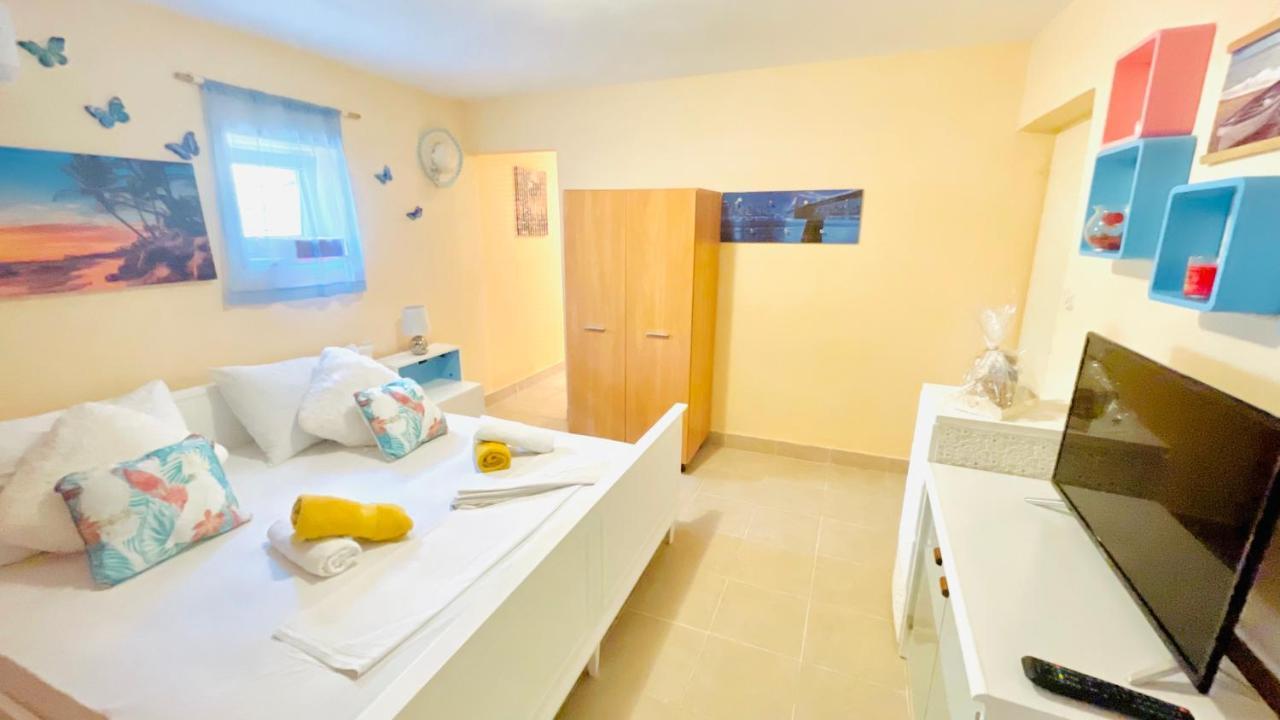Colorful And Happy Apartment Sukosan - With Parking ภายนอก รูปภาพ