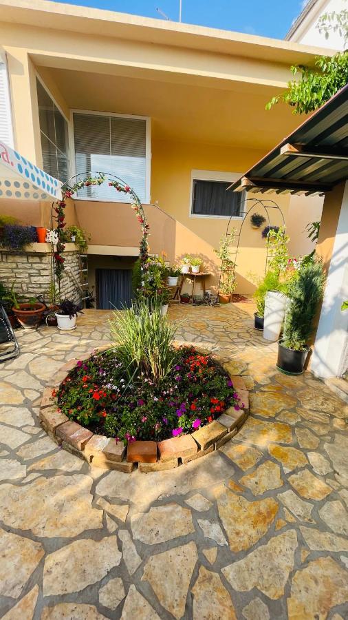 Colorful And Happy Apartment Sukosan - With Parking ภายนอก รูปภาพ
