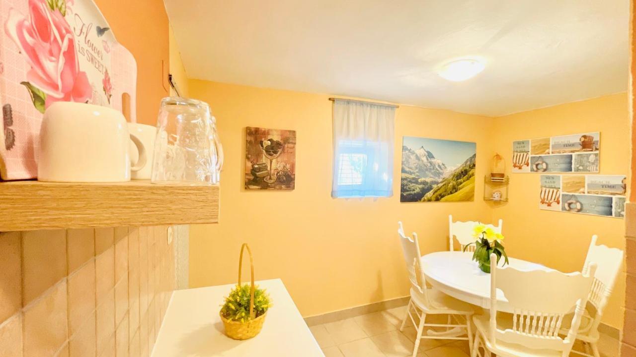 Colorful And Happy Apartment Sukosan - With Parking ภายนอก รูปภาพ