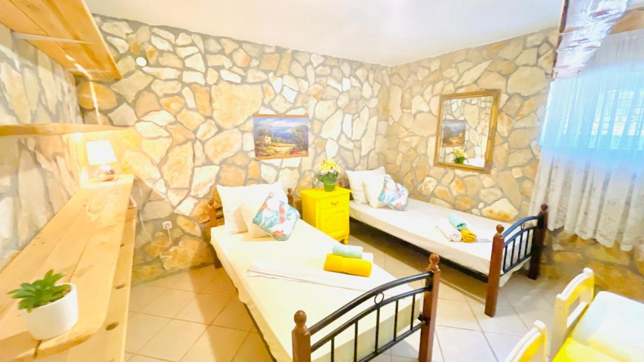 Colorful And Happy Apartment Sukosan - With Parking ภายนอก รูปภาพ